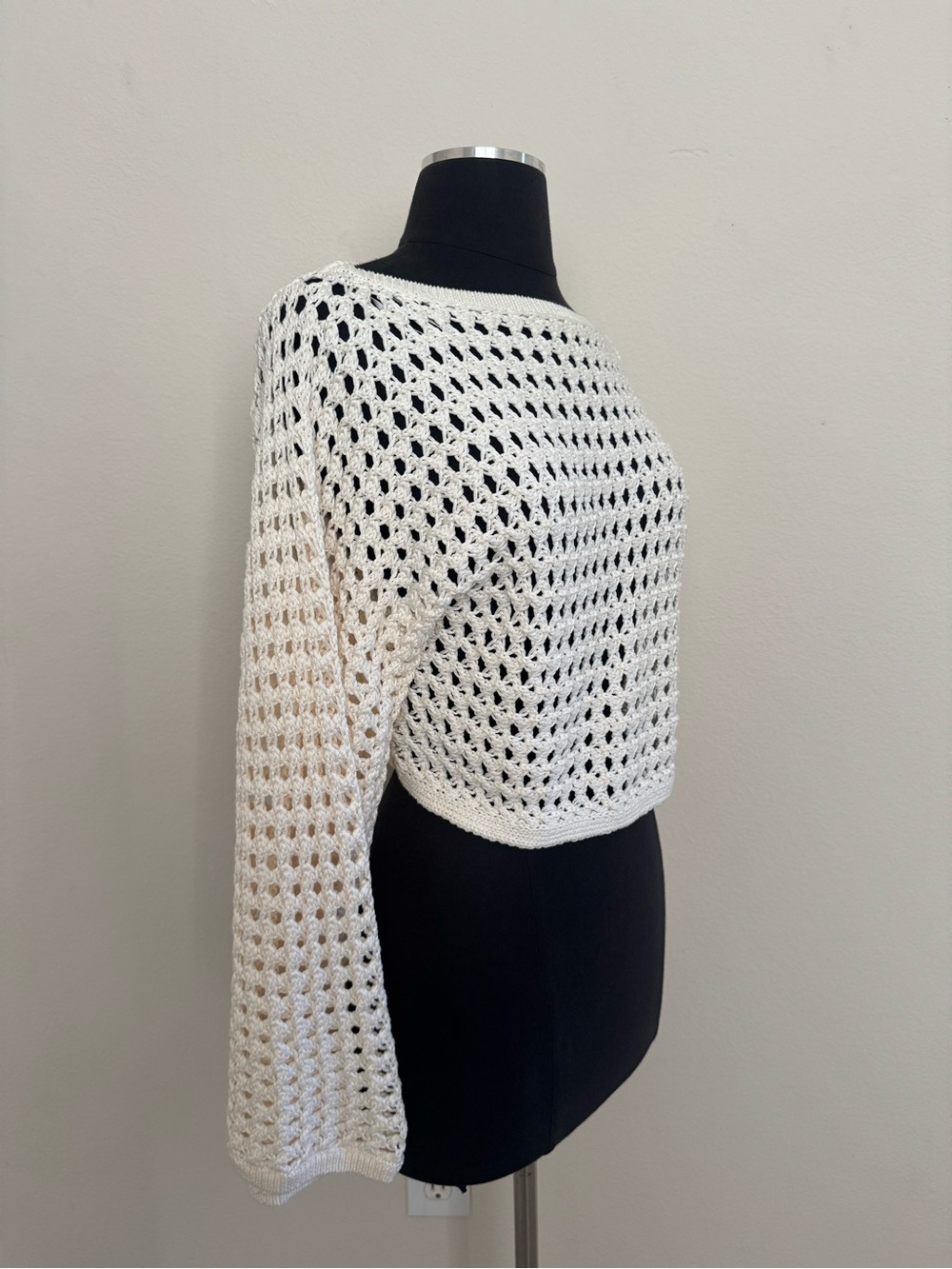 Banana Republic Cotton Crochet Style Cropped Sweater Size Small - Picture 3 of 9